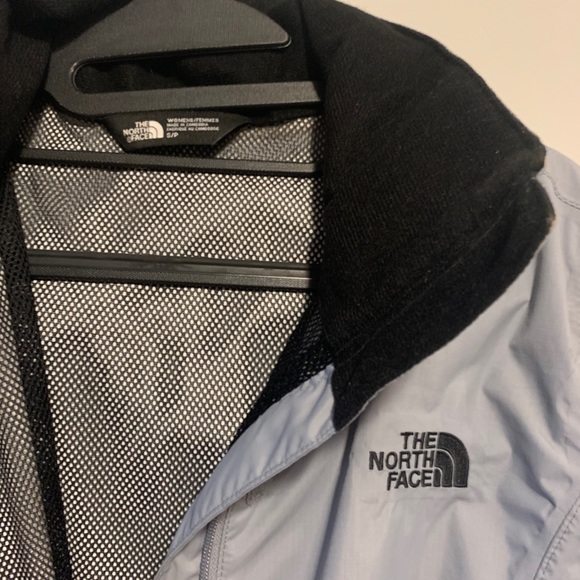 North Face Rain Coat with a Logo - Picture 3 of 16